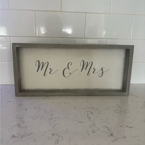 Gray and White 'Mr & Mrs' Decorative Sign